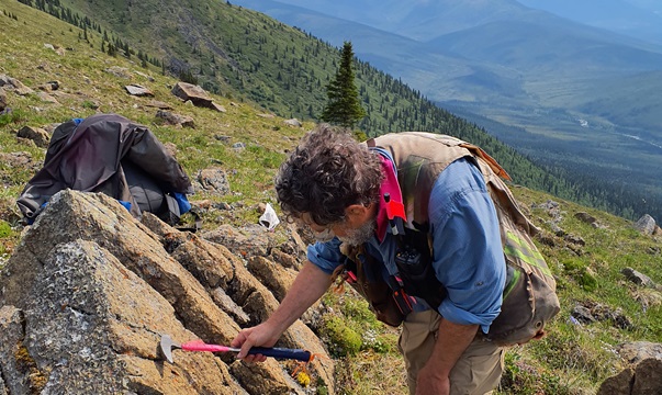 DGGS scientist examines an outcrop southeast of Chena Hot Springs